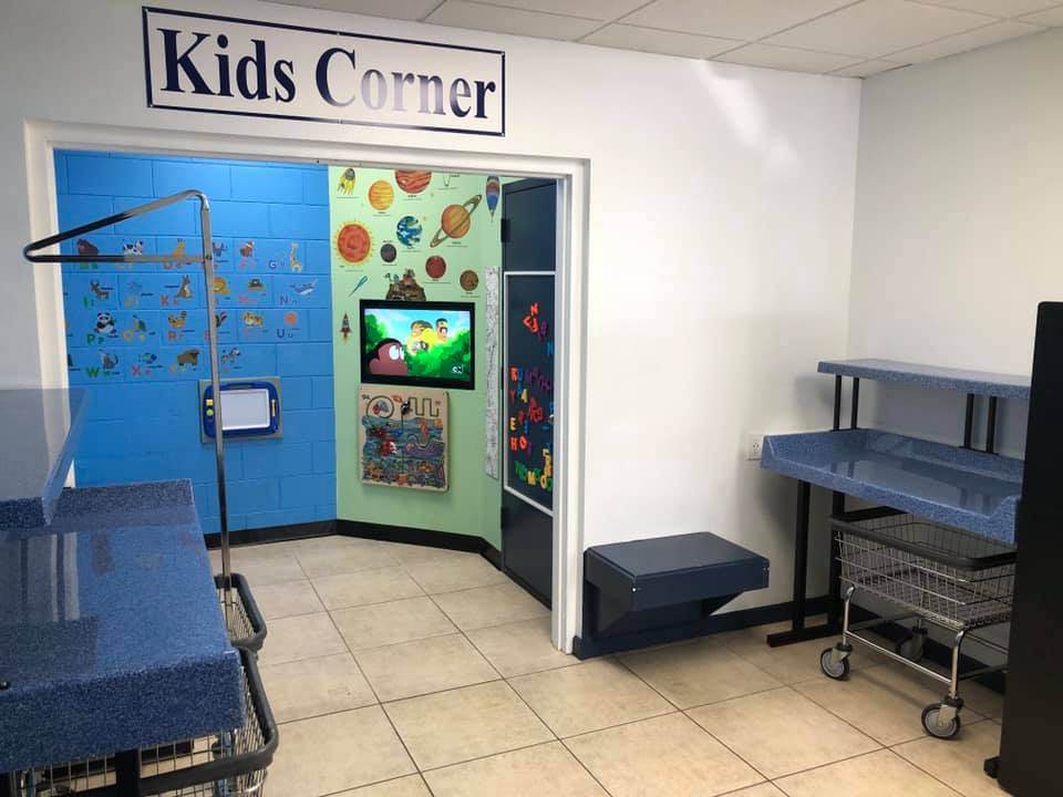 Kids corner play area laundromat in FL